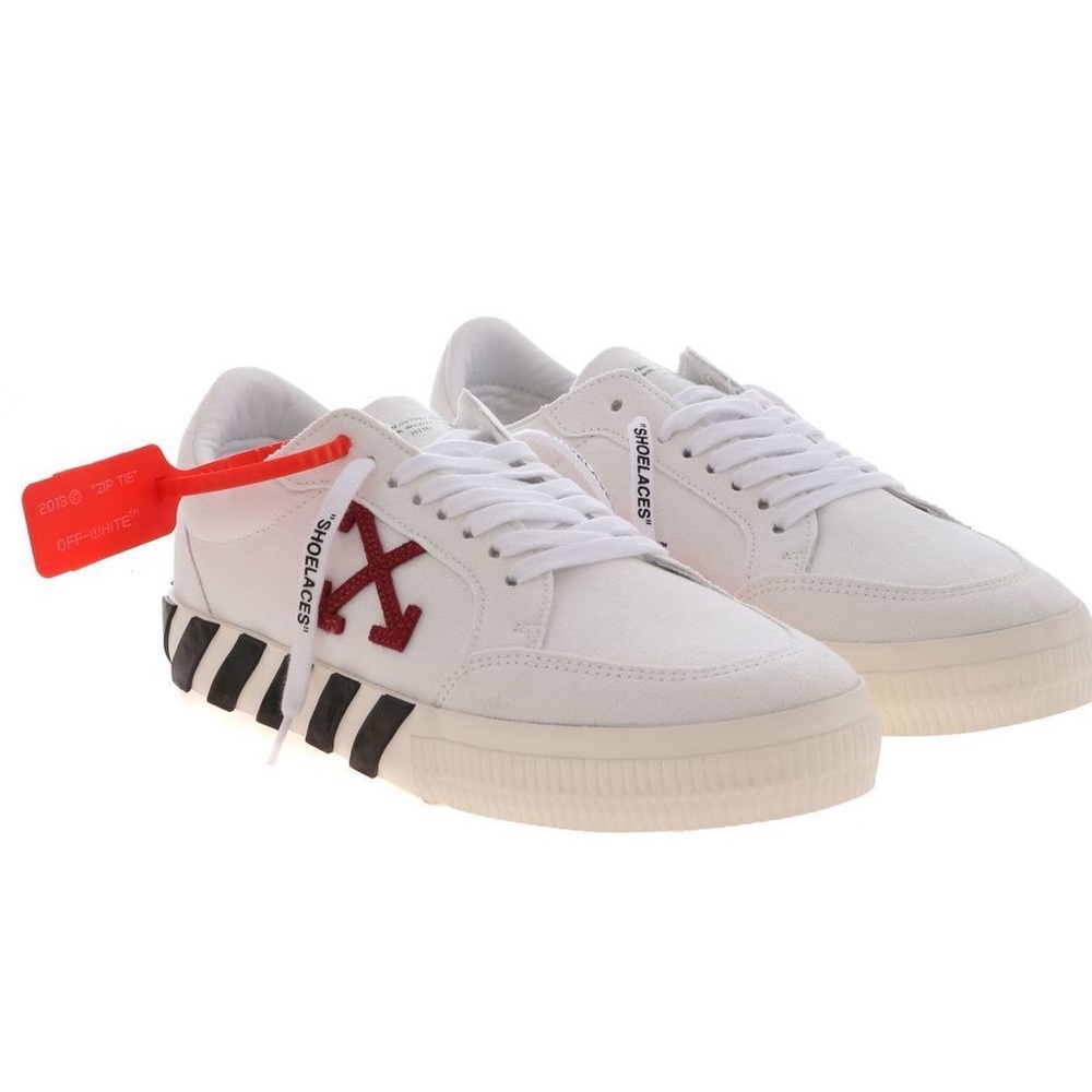 Off-White Low Vulcanized Shoes. White Violet. Size EU 40.